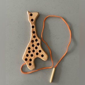 Wooden Giraffe Threading toy